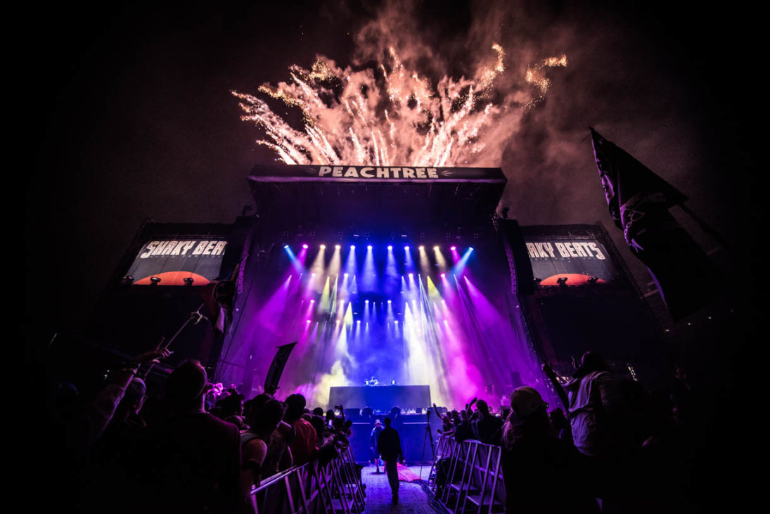 Shaky Beats Music Festival Fans dance in the rain at Atlanta’s top EDM